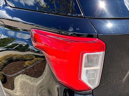 Used 2023 Ford Explorer XLT AWD/4WD image 33
