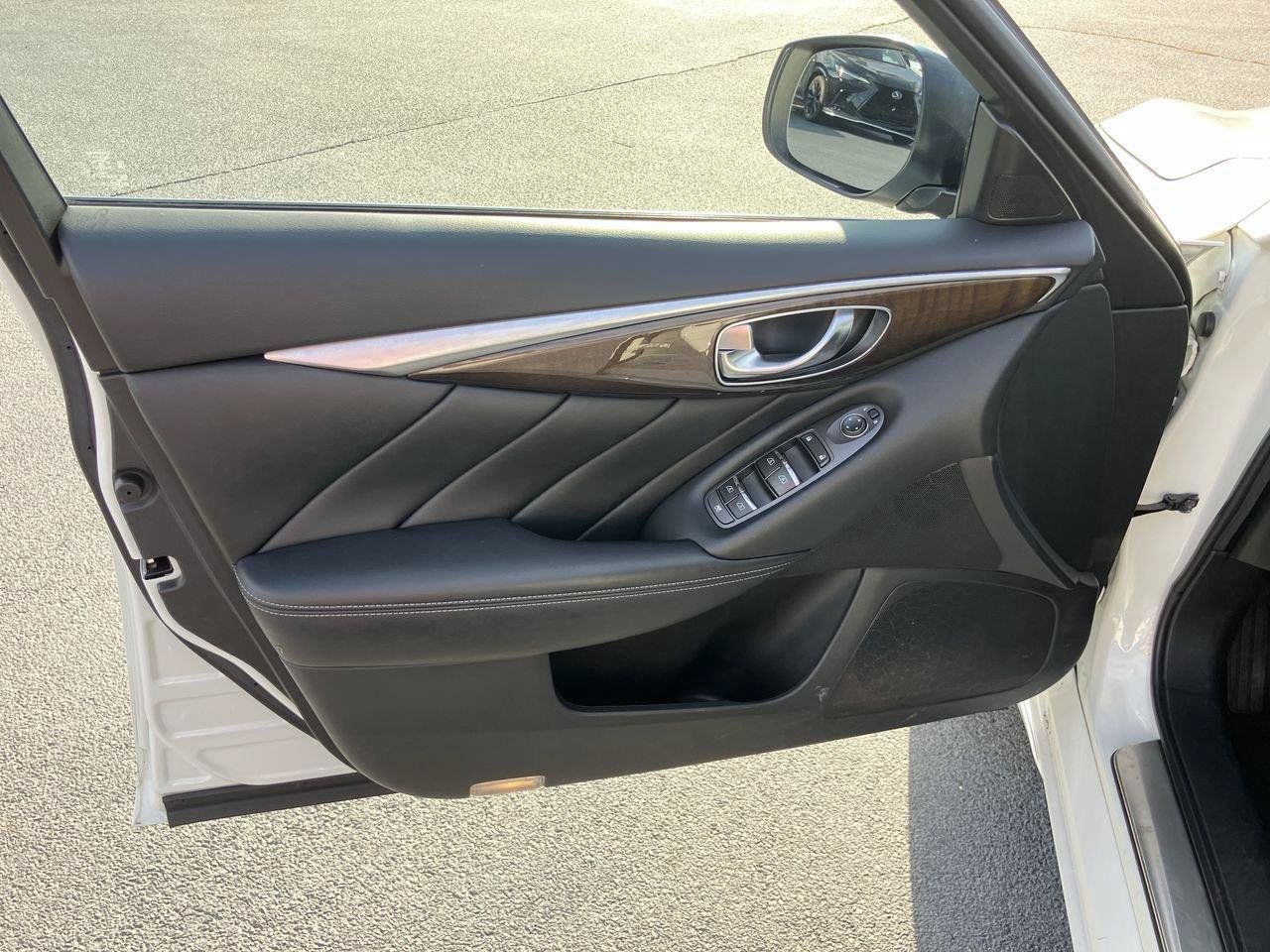 Used 2019 INFINITI Q50 Luxe w/ Essential Package (3.0T Luxe) AWD/4WD image 14