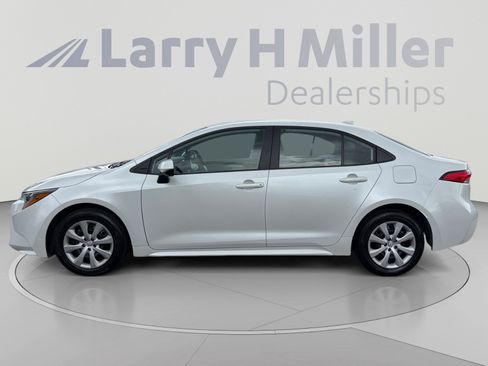 Certified 2025 Toyota Corolla LE FWD image 2