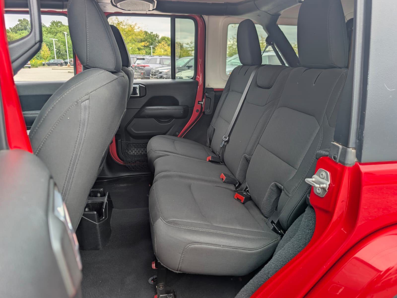 Used 2020 Jeep Wrangler Unlimited Sahara AWD/4WD image 26