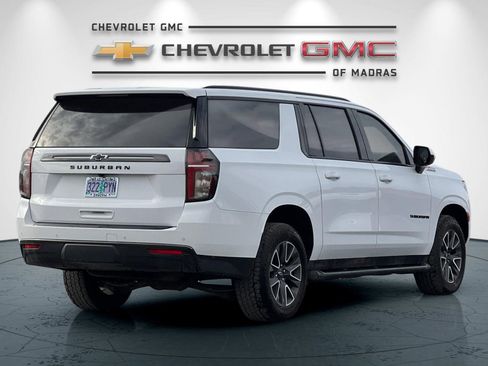 Used 2022 Chevrolet Suburban Z71 image 3