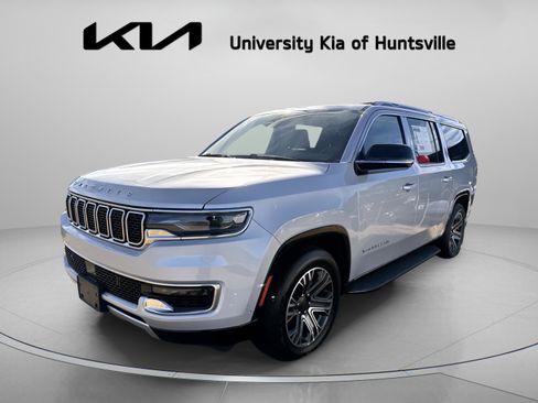 Used 2024 Jeep Wagoneer L Series II w/ Flexible Seating Group image 3