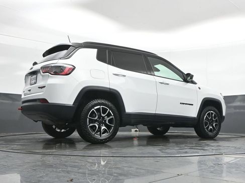 Used 2025 Jeep Compass Trailhawk image 44