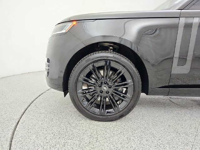 Used 2025 Land Rover Range Rover Long Wheelbase SE AWD/4WD image 45