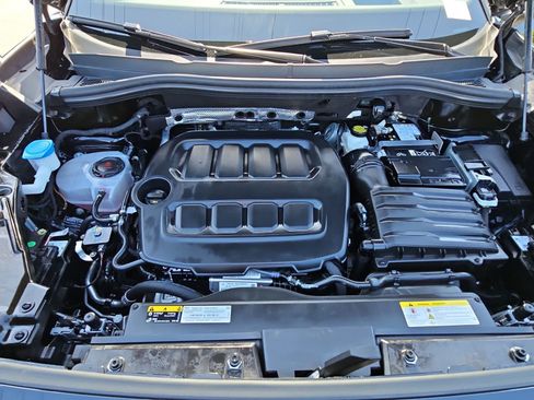 Certified 2025 Volkswagen Tiguan SE R-Line AWD/4WD image 30