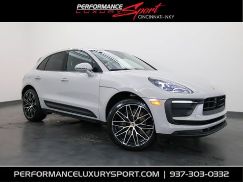 Used 2024 Porsche Macan AWD/4WD image 1