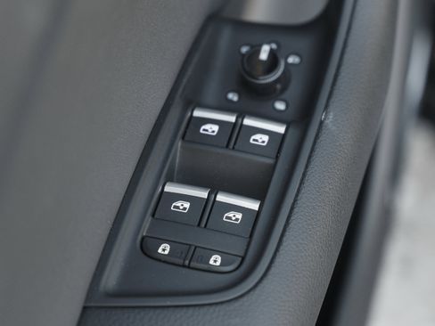 Used 2022 Audi Q8 Premium Plus w/ Premium Plus Package image 24