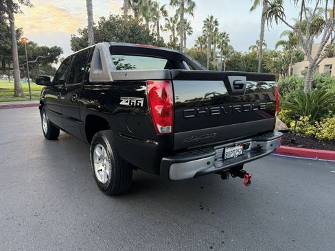 Used 2005 Chevrolet Avalanche LT w/ Preferred Equipment Group image 4