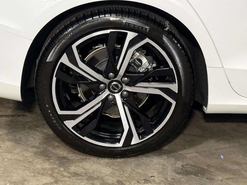 Used 2024 Volvo S60 B5 Plus w/ Climate Package FWD image 13