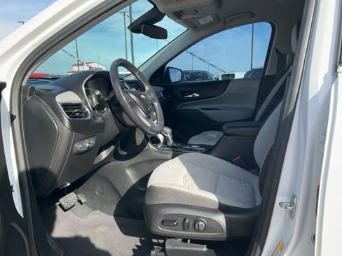Used 2020 Chevrolet Equinox LT w/ Driver Convenience Package image 2