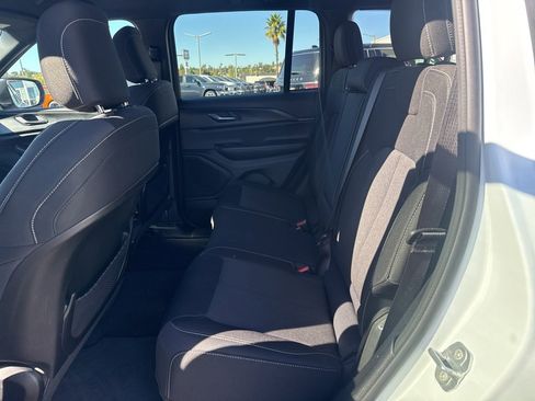 Certified 2024 Jeep Grand Cherokee Laredo w/ Luxury Tech Group I image 15