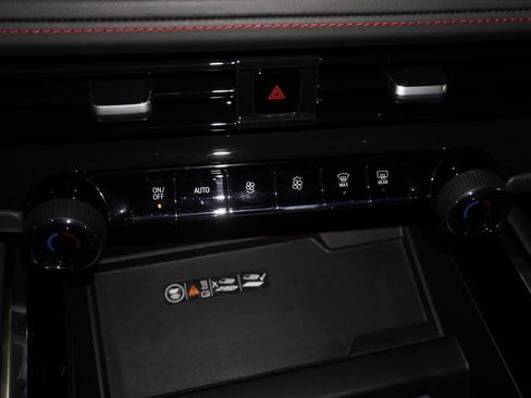 Used 2025 Chevrolet Suburban RST image 22