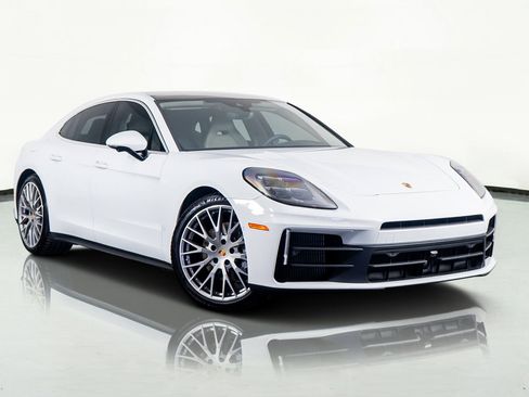 Used 2024 Porsche Panamera 4 w/ Premium Package image 4