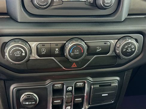 Used 2019 Jeep Wrangler Unlimited Sport S AWD/4WD image 16