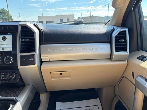Used 2019 Ford F250 Lariat w/ Chrome Package image 47