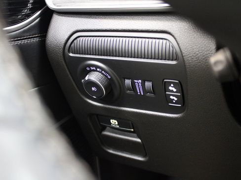 Used 2023 Jeep Wagoneer L Series II image 36