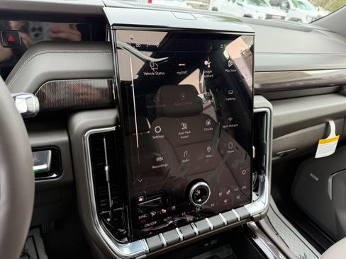 New 2026 GMC Yukon XL Elevation w/ Elevation Premium Package image 34