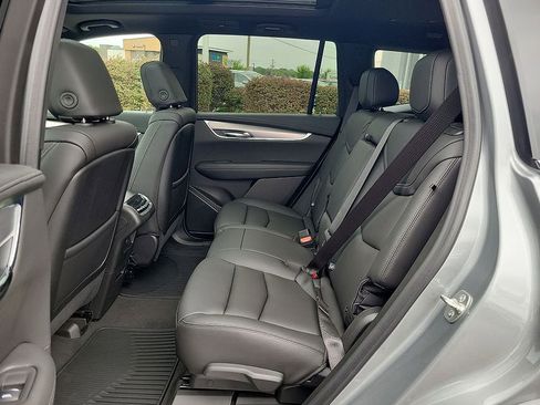 Used 2025 Cadillac XT6 Luxury image 5