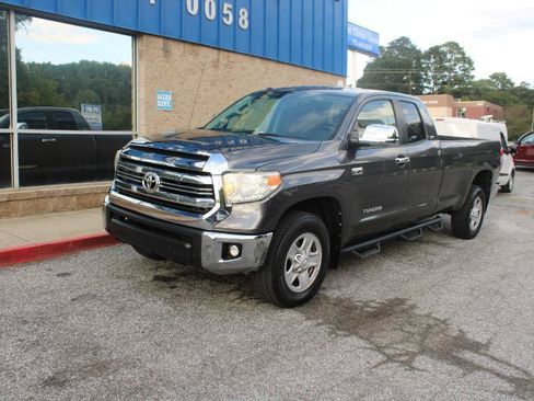 Used 2017 Toyota Tundra SR5 w/ SR5 Upgrade Package RWD image 3