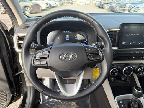 Used 2023 Hyundai Venue SEL image 24
