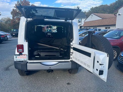 Used 2018 Jeep Wrangler Sahara w/ Connectivity Group AWD/4WD image 24