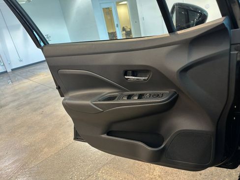 Used 2025 Nissan Versa SV image 18