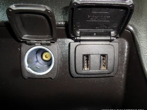 Used 2018 Chevrolet Suburban LT image 17