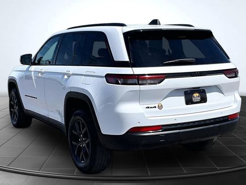 Used 2024 Jeep Grand Cherokee Altitude AWD/4WD image 4