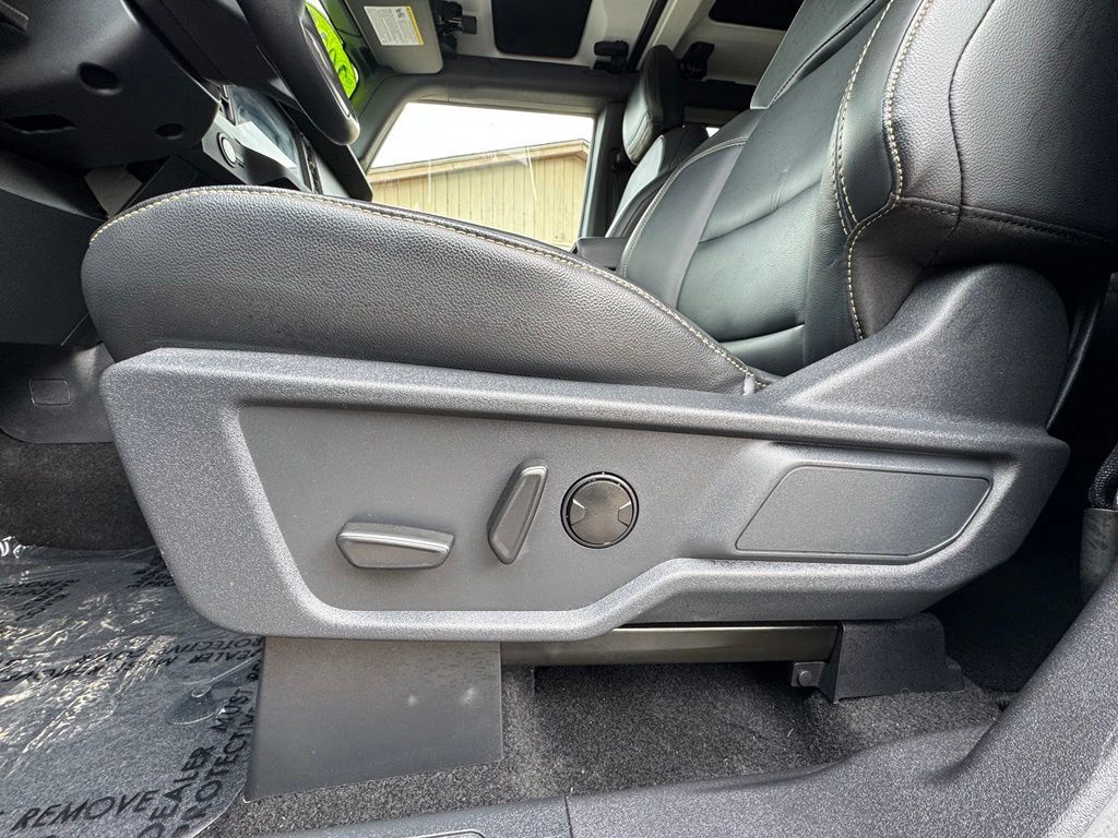 Used 2025 Ford Bronco Badlands AWD/4WD image 18