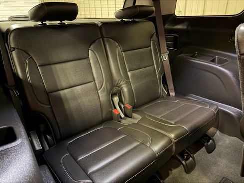 Used 2023 GMC Acadia SLT w/ Elevation Edition image 26