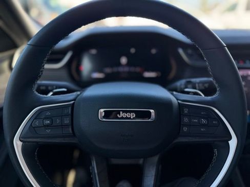 Certified 2023 Jeep Grand Cherokee Laredo w/ Luxury Tech Group I image 24