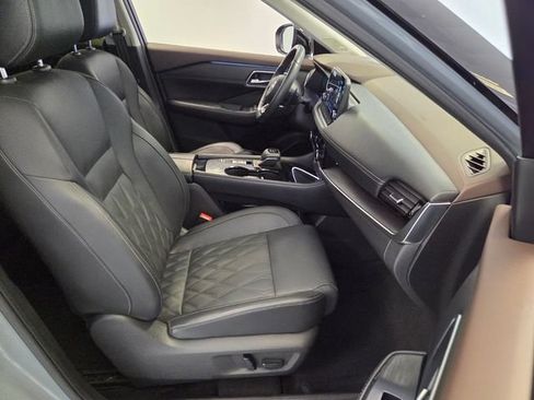 Used 2023 Nissan Rogue Platinum FWD image 19