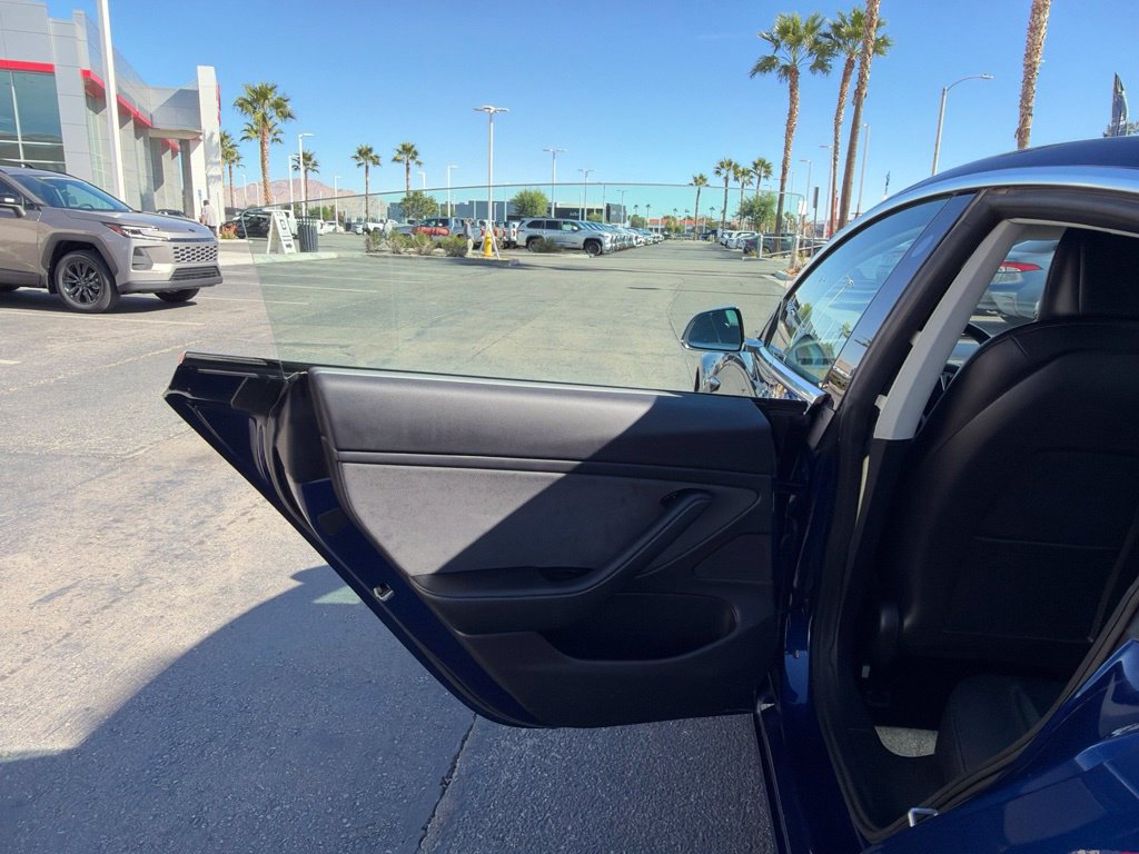 Used 2018 Tesla Model 3 Mid Range RWD image 16