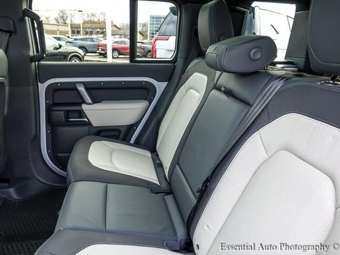 Used 2023 Land Rover Defender 110 X-Dynamic SE image 13