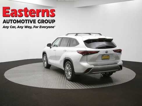 Used 2024 Toyota Highlander Platinum AWD/4WD image 71