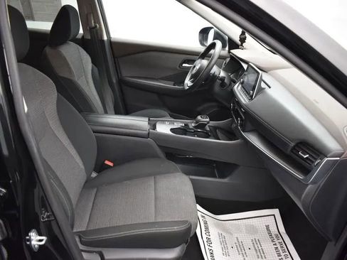 Used 2023 Nissan Rogue SV image 16
