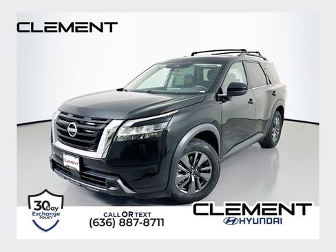 Used 2022 Nissan Pathfinder SV FWD image 1
