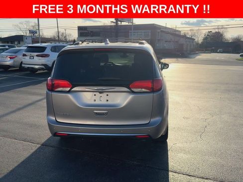 Used 2017 Chrysler Pacifica Touring-L w/ 13 Speaker Alpine Sound Group image 7