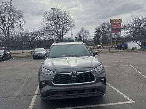 Used 2020 Toyota Highlander XLE image 5