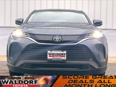 Used 2023 Toyota Venza LE image 3