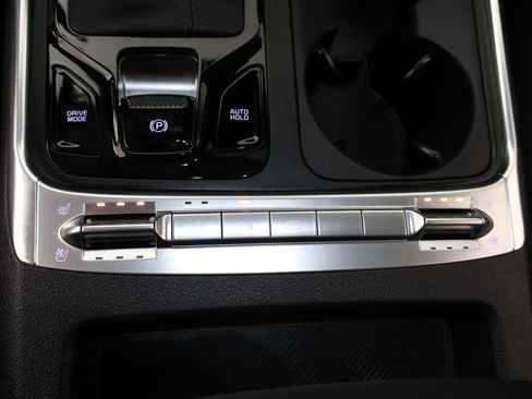 Used 2025 Kia Carnival SX Prestige FWD image 8