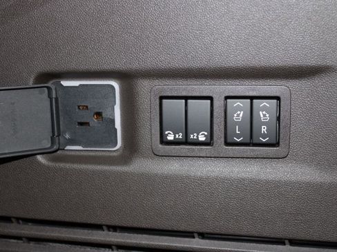 New 2026 GMC Yukon XL Elevation w/ Elevation Premium Package image 17