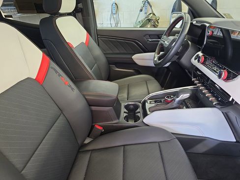 Used 2024 GMC Canyon AT4X image 10