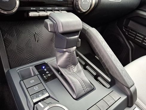 Used 2025 Toyota Tacoma SR5 AWD/4WD image 14