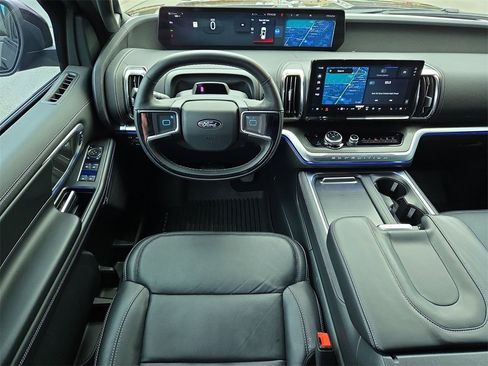 Used 2025 Ford Expedition Platinum w/ Stealth Appearance Package image 13