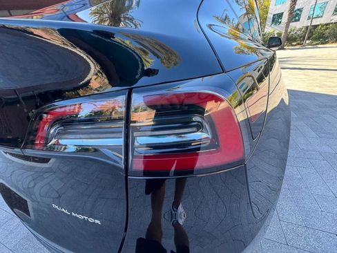 Used 2023 Tesla Model Y Long Range AWD/4WD image 41