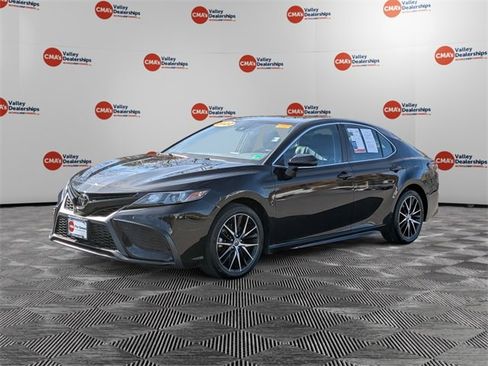 Used 2022 Toyota Camry SE w/ Cold Weather Package image 1