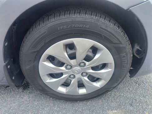 Used 2016 Hyundai Accent SE w/ Option Group 02 FWD image 12