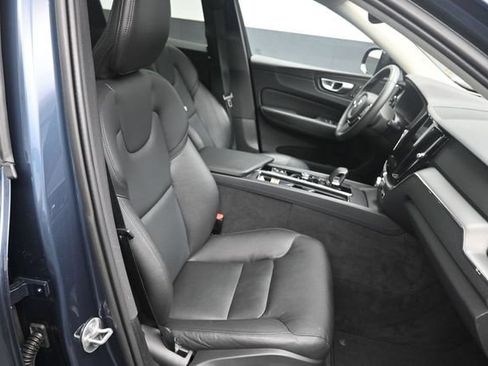 Used 2024 Volvo XC60 B5 Core AWD/4WD image 29