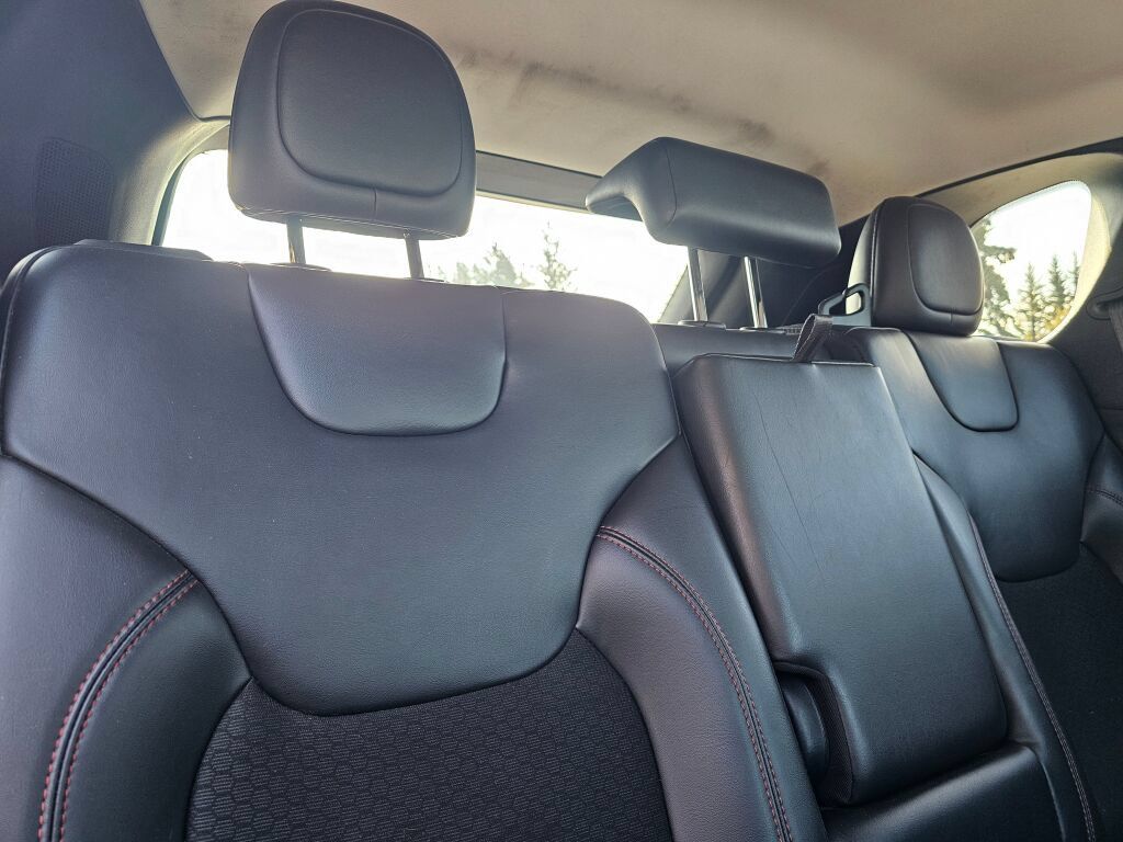 Used 2020 Jeep Cherokee Trailhawk AWD/4WD image 13